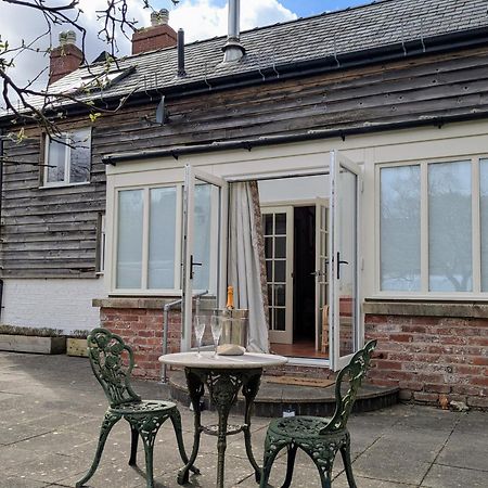 The Old Vicarage Dolfor Hotel Newtown  Exterior photo