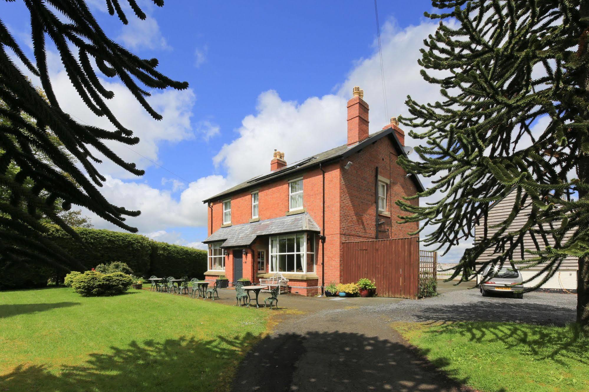 The Old Vicarage Dolfor Hotel Newtown  Exterior photo
